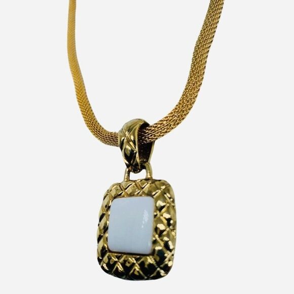VTG Liz Claiborne White Square Pendant Snake Chain Necklace 21” Gold Grannycore - Picture 4 of 16